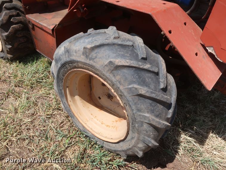 image for item JR9422 1992 Ditch Witch 2020  trencher