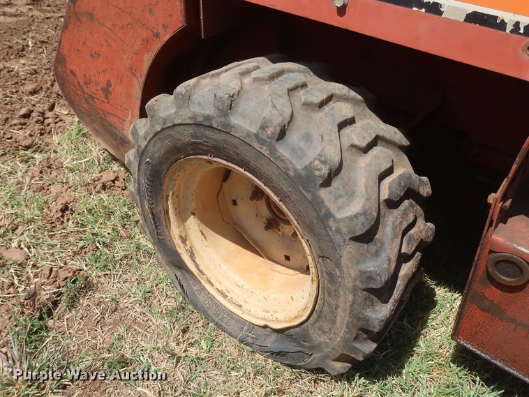 image for item JR9422 1992 Ditch Witch 2020  trencher