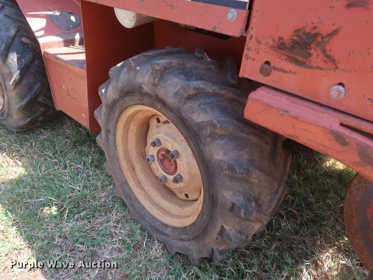 image for item JR9422 1992 Ditch Witch 2020  trencher