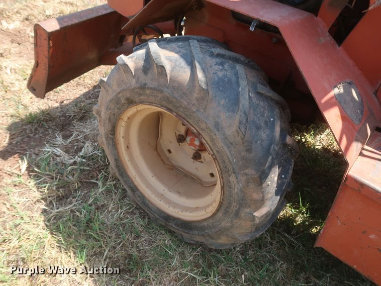 image for item JR9422 1992 Ditch Witch 2020  trencher