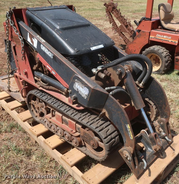 image for item JR9423 2003 Toro Dingo  compact utility loader