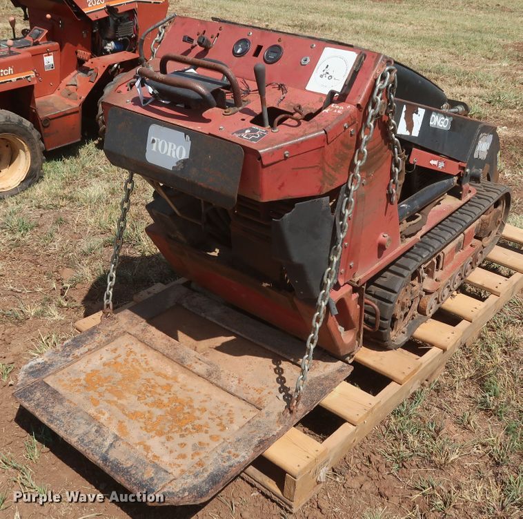 image for item JR9423 2003 Toro Dingo  compact utility loader