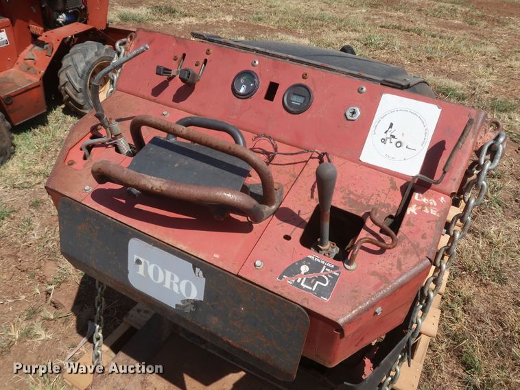 image for item JR9423 2003 Toro Dingo  compact utility loader