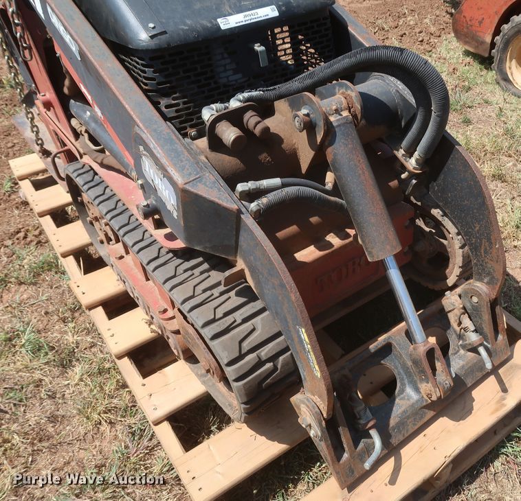 image for item JR9423 2003 Toro Dingo  compact utility loader