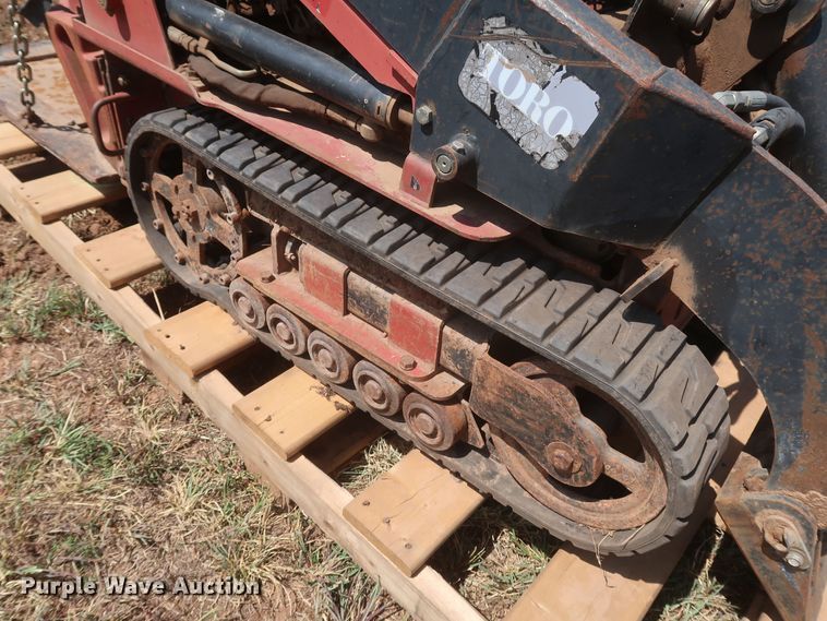 image for item JR9423 2003 Toro Dingo  compact utility loader