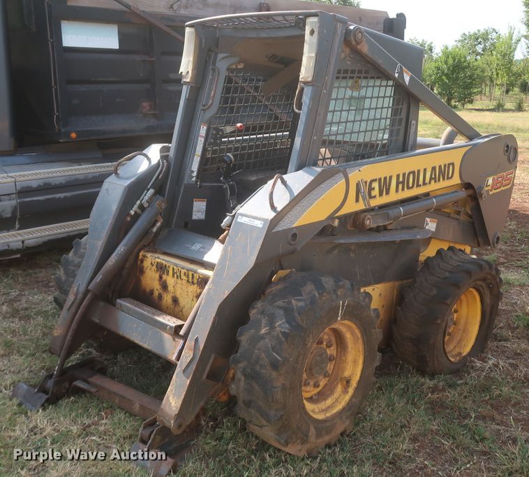 image for item JR9429 2008 New Holland L185  skid steer loader
