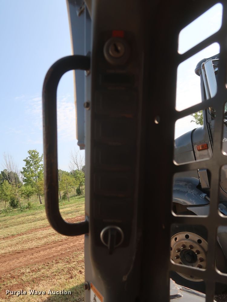 image for item JR9429 2008 New Holland L185  skid steer loader