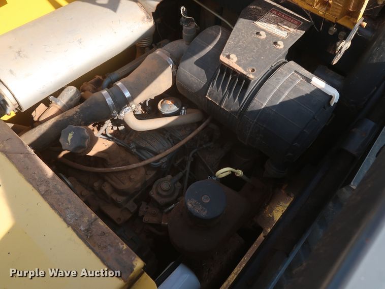 image for item JR9429 2008 New Holland L185  skid steer loader