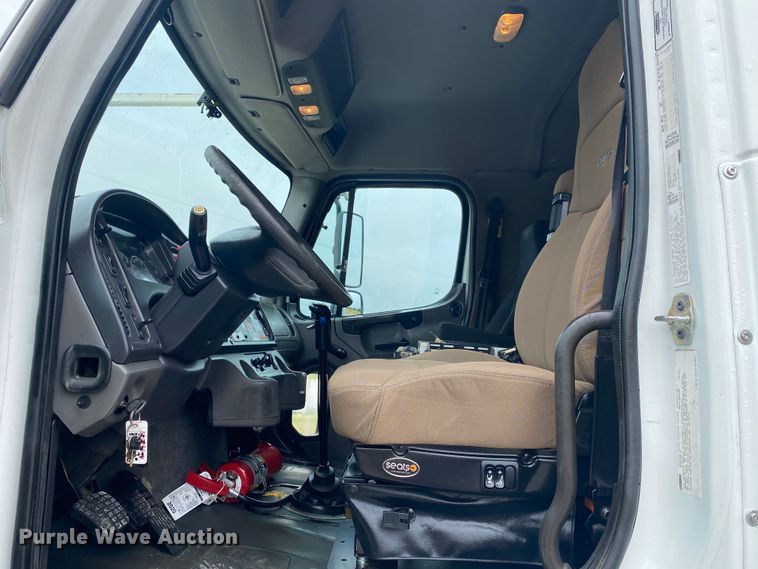 image for item JU9310 2007 Freightliner Business Class M2  Crew Cab crane truck