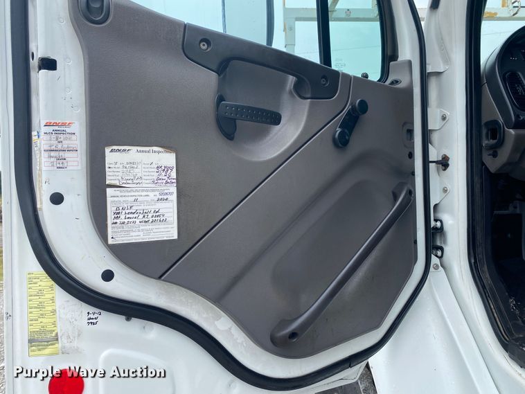 image for item JU9310 2007 Freightliner Business Class M2  Crew Cab crane truck