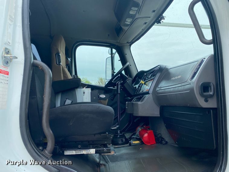 image for item JU9310 2007 Freightliner Business Class M2  Crew Cab crane truck