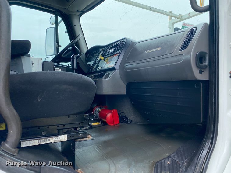 image for item JU9310 2007 Freightliner Business Class M2  Crew Cab crane truck