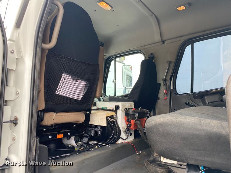 image for item JU9310 2007 Freightliner Business Class M2  Crew Cab crane truck