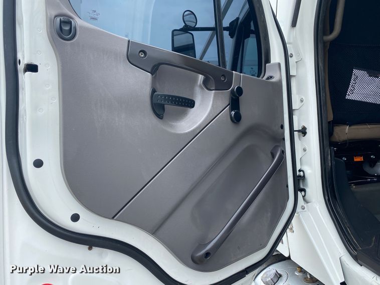 image for item JU9310 2007 Freightliner Business Class M2  Crew Cab crane truck