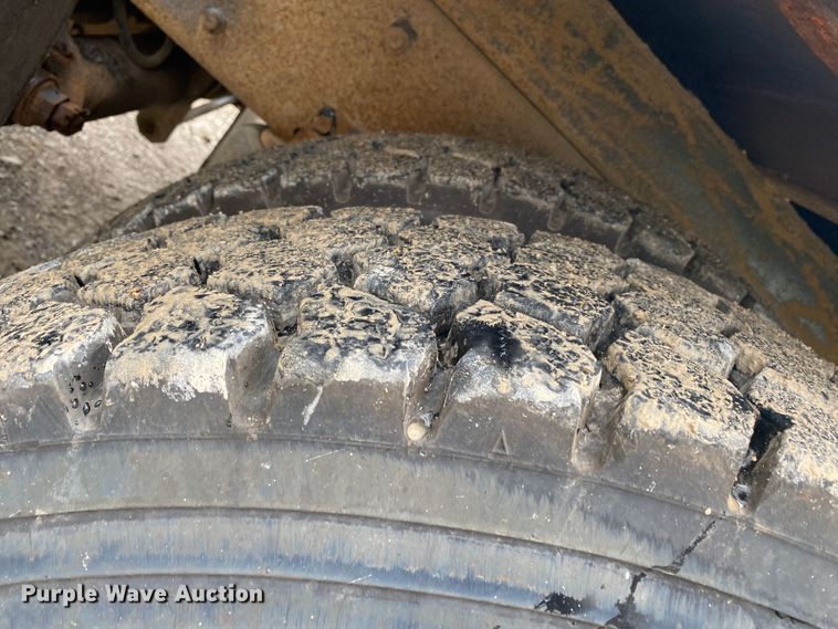 image for item JU9310 2007 Freightliner Business Class M2  Crew Cab crane truck