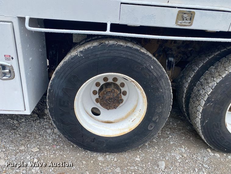 image for item JU9310 2007 Freightliner Business Class M2  Crew Cab crane truck