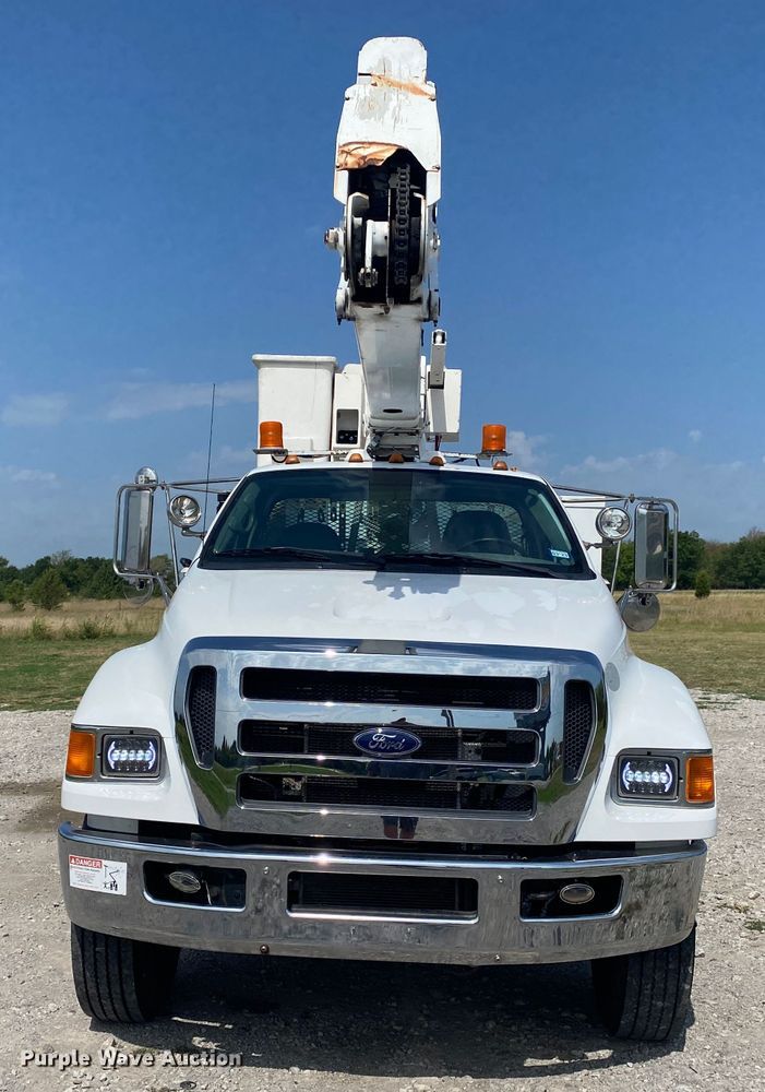 image for item JW9495 2009 Ford F750 Super Duty  bucket truck