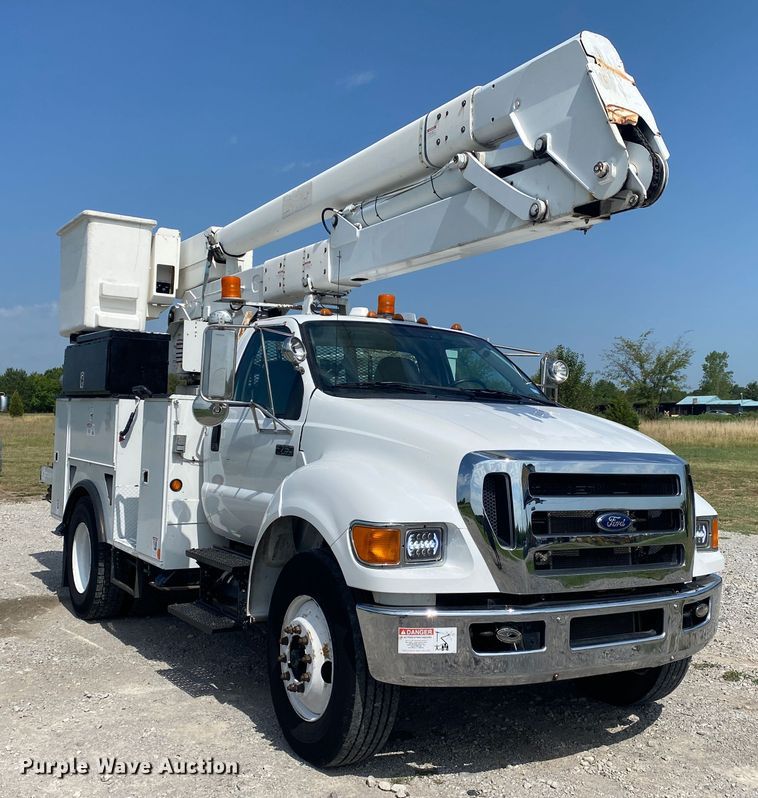 image for item JW9495 2009 Ford F750 Super Duty  bucket truck
