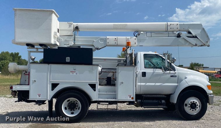 image for item JW9495 2009 Ford F750 Super Duty  bucket truck