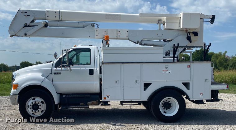 image for item JW9495 2009 Ford F750 Super Duty  bucket truck