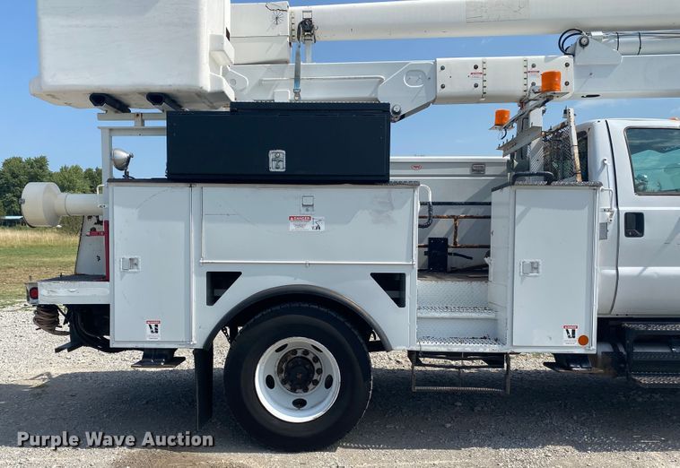 image for item JW9495 2009 Ford F750 Super Duty  bucket truck