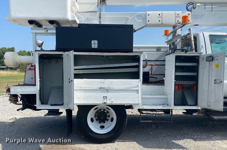 image for item JW9495 2009 Ford F750 Super Duty  bucket truck