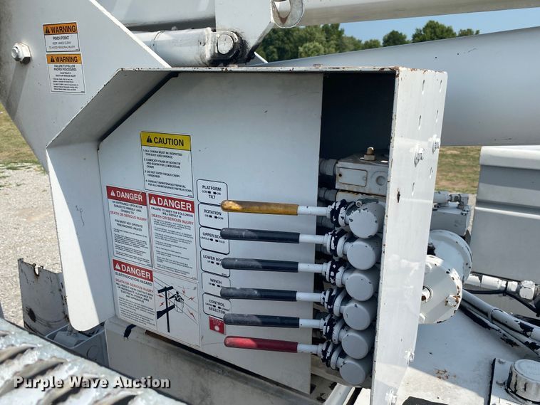 image for item JW9495 2009 Ford F750 Super Duty  bucket truck