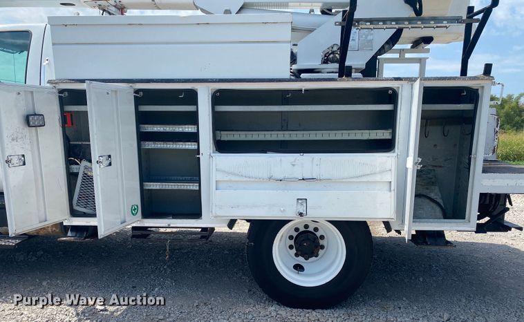 image for item JW9495 2009 Ford F750 Super Duty  bucket truck
