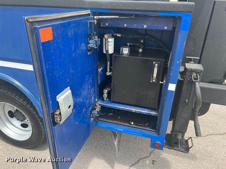 image for item JX9373 2010 Ford F550 Super Duty  crane truck