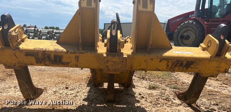 image for item JX9414 Vail JD650  ripper