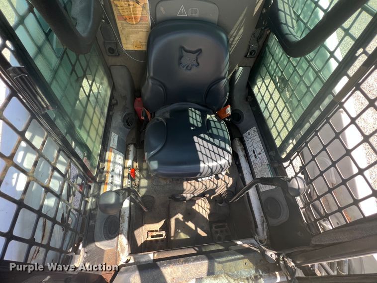 image for item JX9442 2007 Bobcat S205  skid steer loader