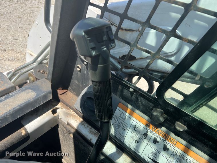 image for item JX9442 2007 Bobcat S205  skid steer loader