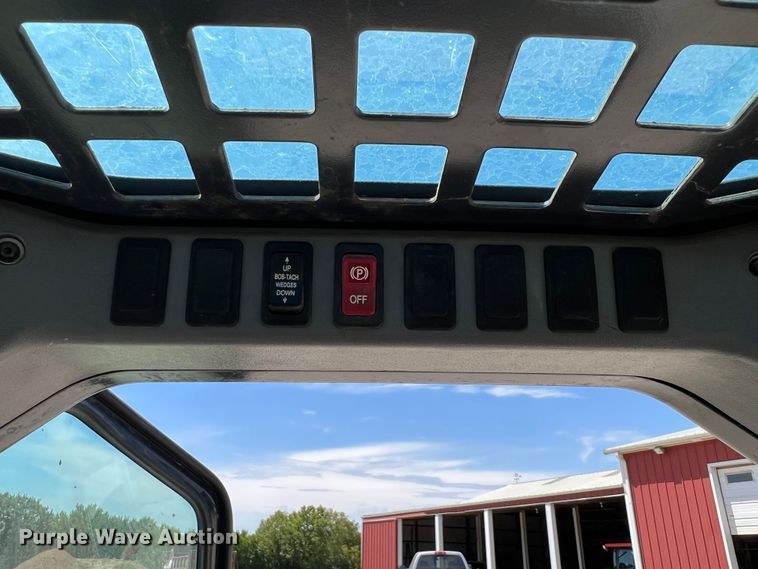 image for item JX9442 2007 Bobcat S205  skid steer loader