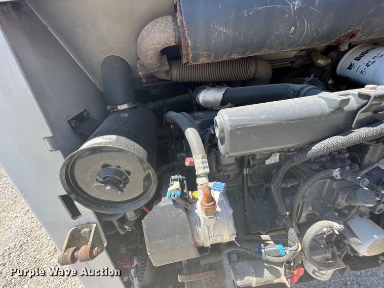 image for item JX9442 2007 Bobcat S205  skid steer loader