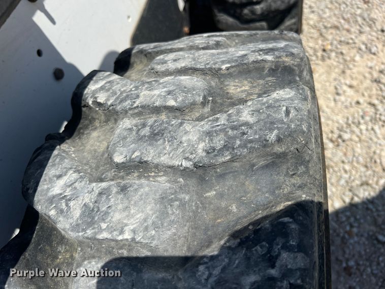 image for item JX9442 2007 Bobcat S205  skid steer loader