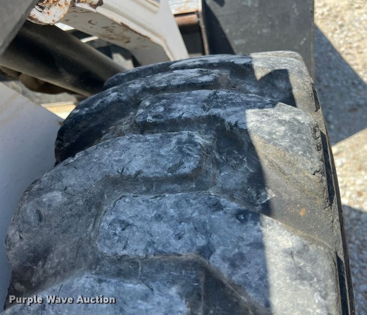 image for item JX9442 2007 Bobcat S205  skid steer loader