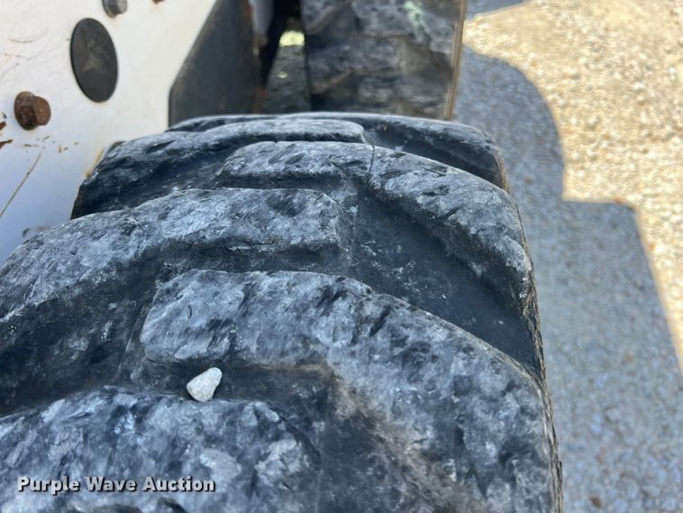 image for item JX9442 2007 Bobcat S205  skid steer loader