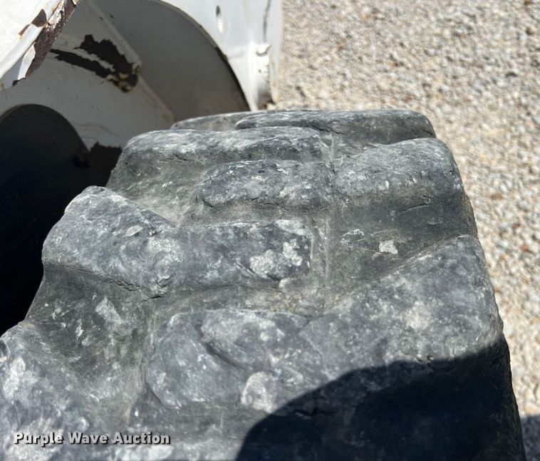 image for item JX9442 2007 Bobcat S205  skid steer loader