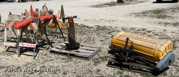 image for item JX9444 54" W skid steer broom