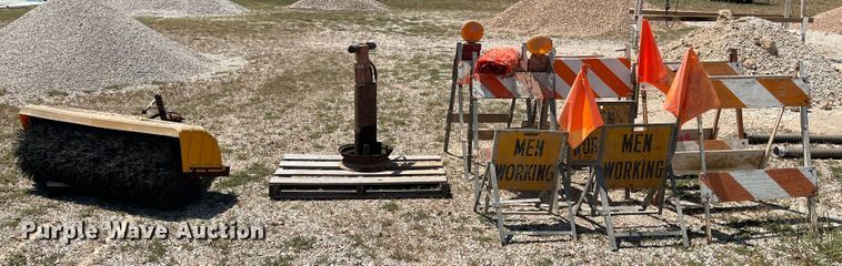 image for item JX9444 54" W skid steer broom