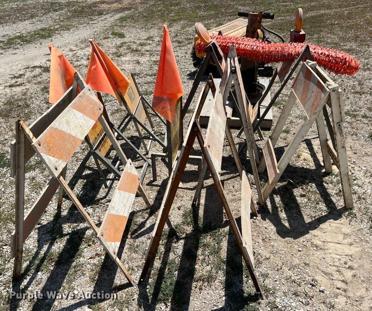 image for item JX9444 54" W skid steer broom