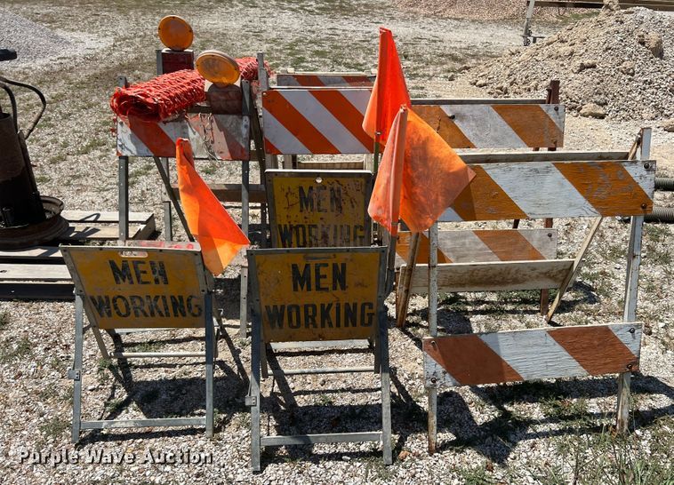 image for item JX9444 54" W skid steer broom