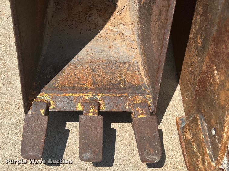 image for item JX9448 (2) buckets