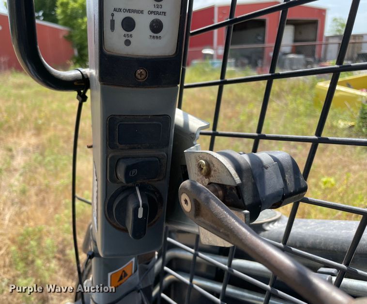 image for item KE9339 2016 New Holland L228  skid steer loader