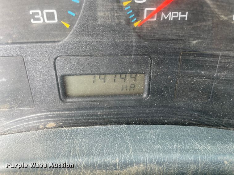 image for item KE9340 2002 International 7400  digger derrick truck