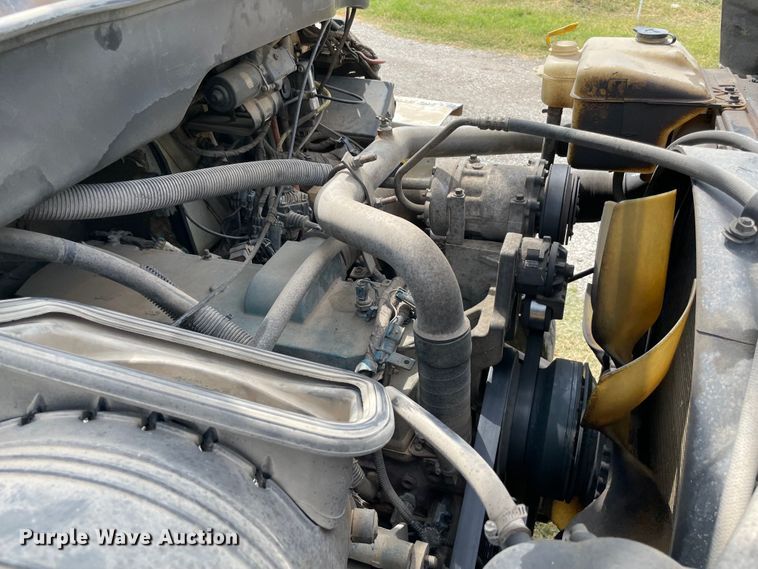 image for item KE9340 2002 International 7400  digger derrick truck