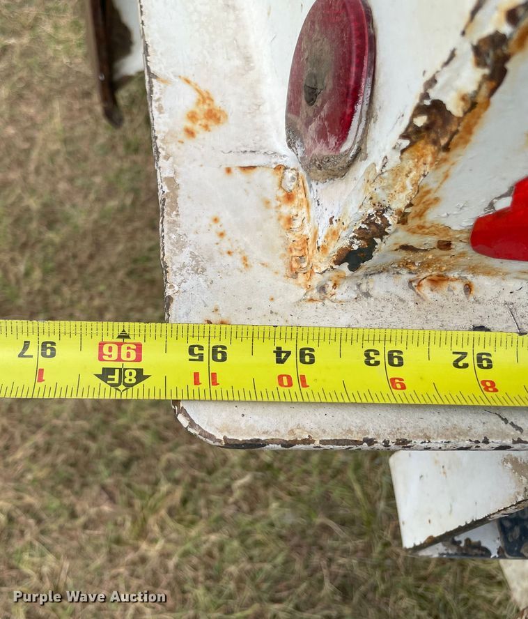 image for item KE9340 2002 International 7400  digger derrick truck