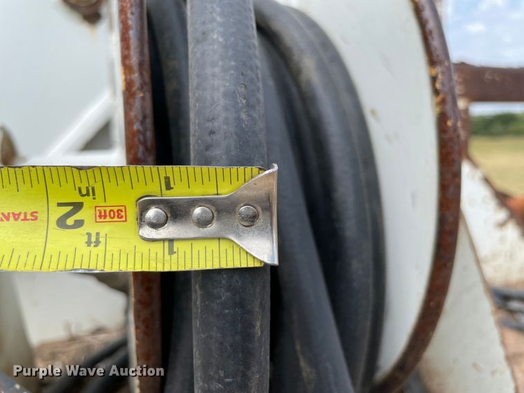 image for item KE9340 2002 International 7400  digger derrick truck