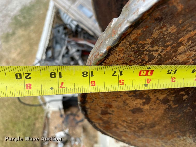 image for item KE9340 2002 International 7400  digger derrick truck