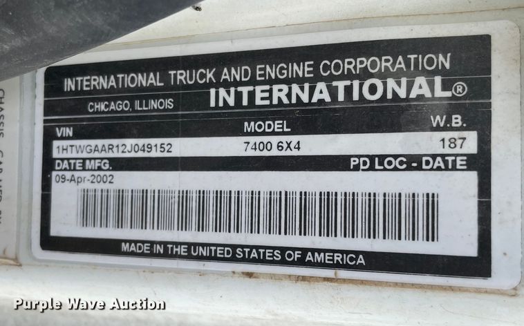 image for item KE9340 2002 International 7400  digger derrick truck